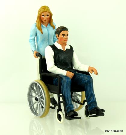 Prehm Mann in Rollstuhl mit Begleiterin