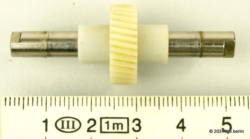 LGB Zahnrad auf Schraubachse